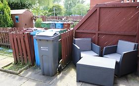 Cosy 2 Bed With Parking Near Piccadilly, Etihad Stadium And Coop Live Sleeps Up To 5